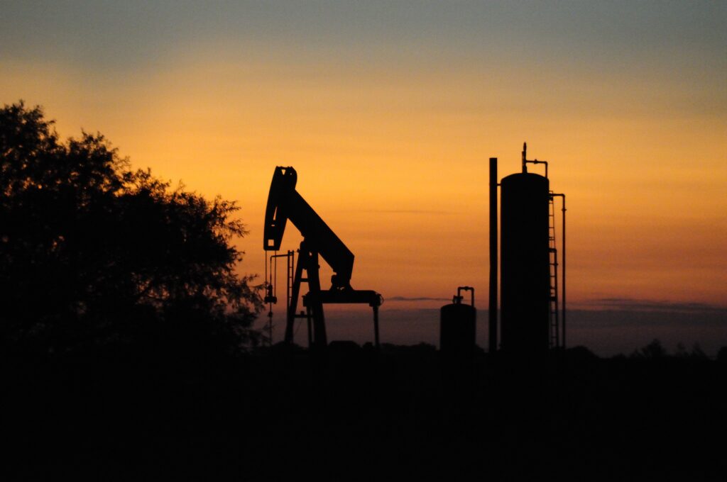 a-silhouette-of-crude-oil-and-natural-gas-in-northwest-oklahoma-silhouette
