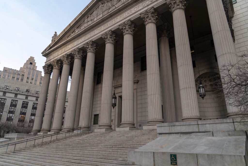 courthouse-steps-with-pillars-on-government-building-rltheis